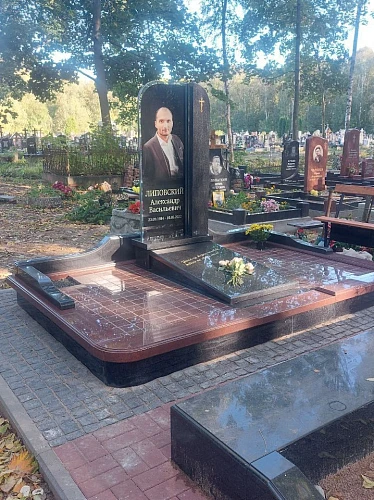 19.06.2024 года. Эксклюзивный памятник-стекло