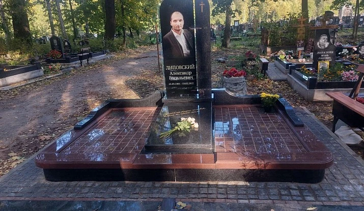 19.06.2024 года. Эксклюзивный памятник-стекло
