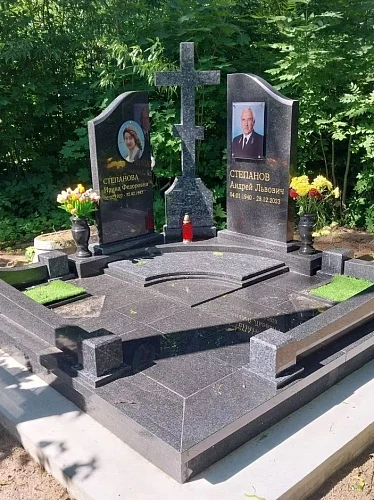 17.11.2024 года. Мемориальный комплекс из разных гранитов
