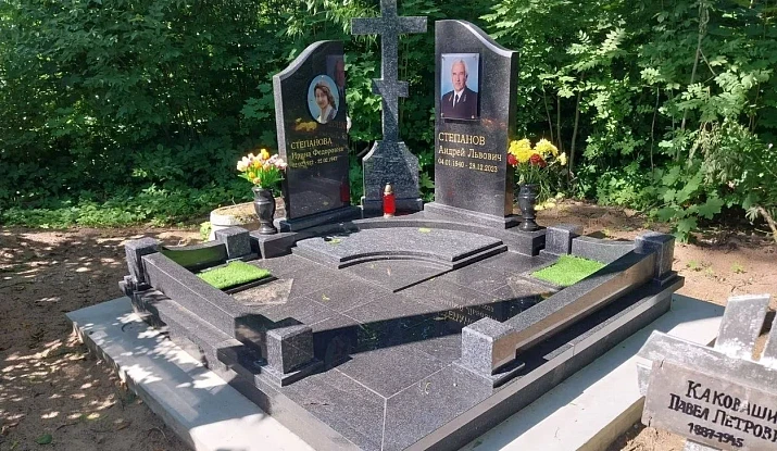 17.11.2024 года. Мемориальный комплекс из разных гранитов