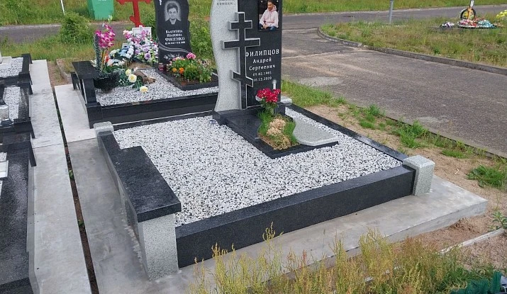 19.06.2024 года. Мемориальный комплекс из разных гранитов