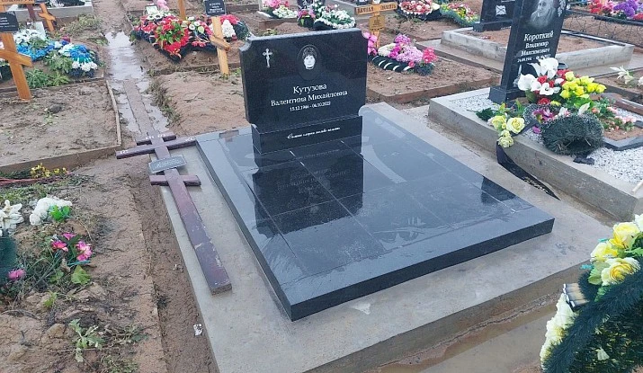 19.06.2024 года. Гранитные комплексы из черного гранита (Кутузова)