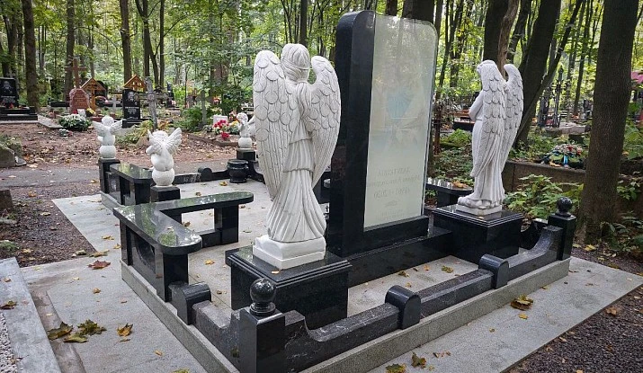 16.06.2024 года. Эксклюзивный памятник из гранита и стекла