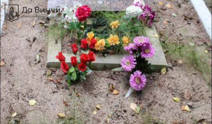 Памятник Анатолию Андреевичу Андрееву, Герою Советского Союза, на Ново-Волковском кладбище