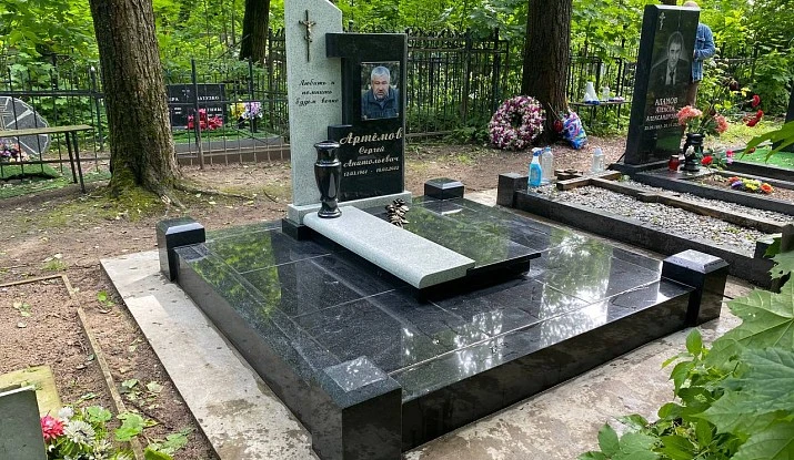 20.06.2025 года. Гранитный комплекс с комбинированным памятником