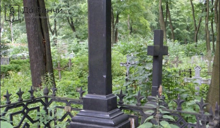 Памятник Владимиру Ивановичу Касторскому, оперному певцу, педагогу, на Волковском лютеранском кладбище