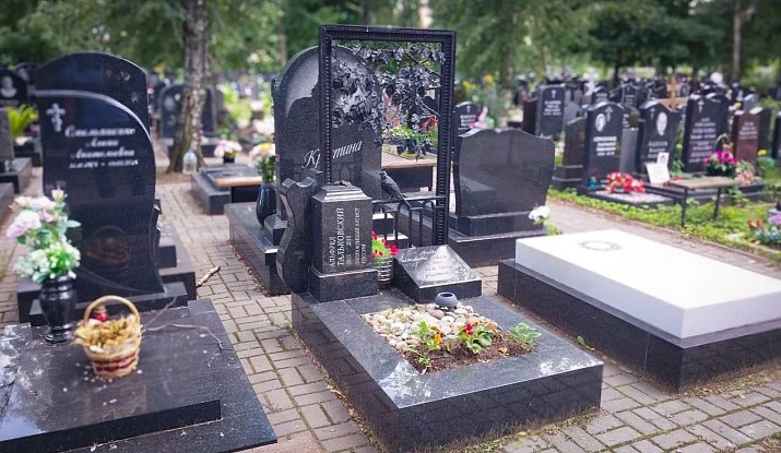 04.11.2024 года. Памятник с фигурной ковкой