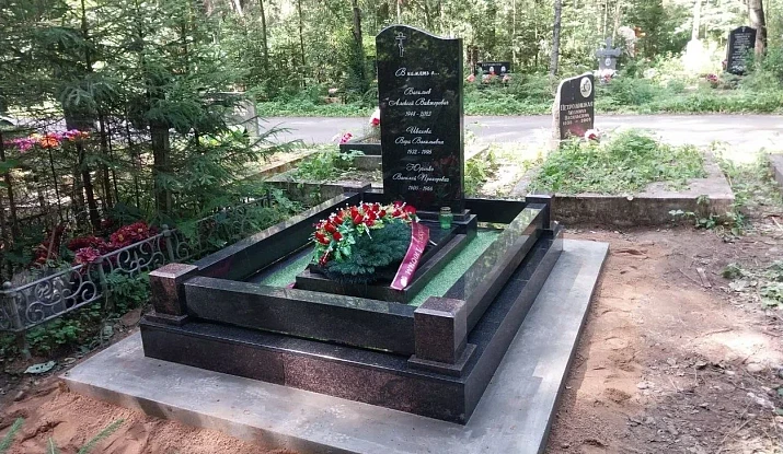 16.11.2024 года. Мемориальный комплекс с памятником