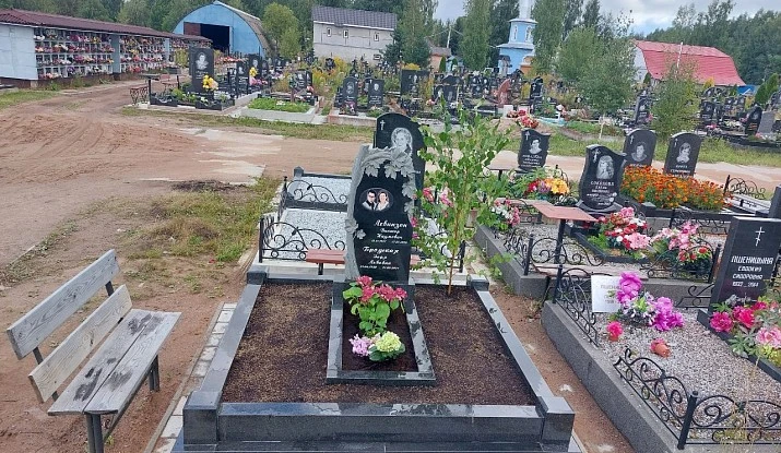 16.06.2024 года. Гранитный комплекс на Ковалевском кладбище