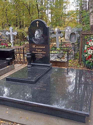 16.11.2025 года. Гранитный комплекс на Серафимовском кладбище