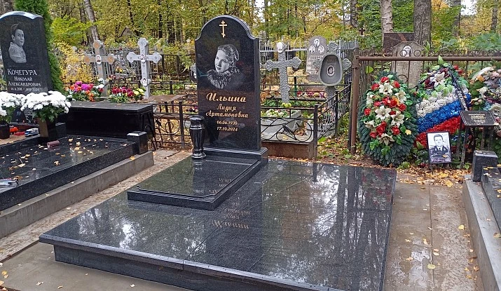 16.11.2025 года. Гранитный комплекс на Серафимовском кладбище