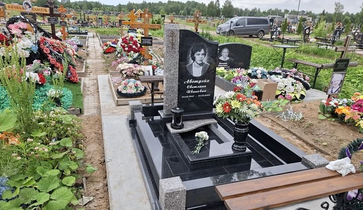 03.07.2025 года. Гранитный комплекс с комбинированным памятником