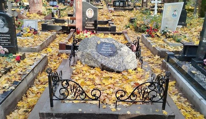 19.08.2025 года. Памятник-валун из змеевика