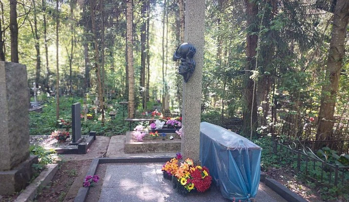 18.11.2024 года. Памятник-колонна с рельефом