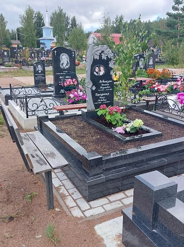 16.06.2024 года. Гранитный комплекс на Ковалевском кладбище