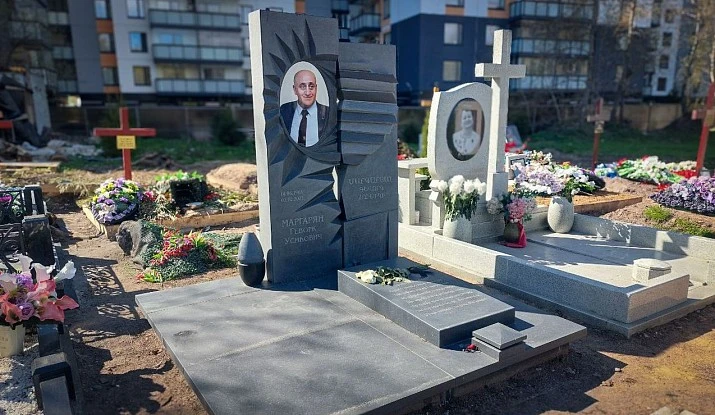 19.08.2025 года. Гранитный комплекс с памятником