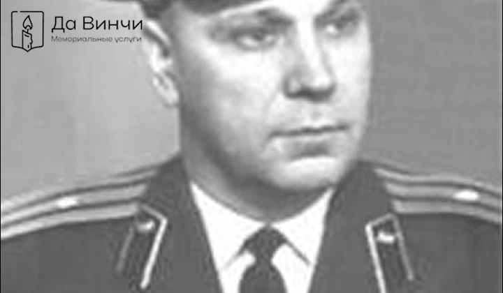 Памятник Спартаку Михайловичу Лобанову, Герою Советского Союза, на Казанском кладбище (Пушкин)