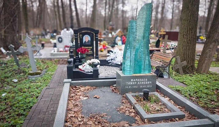 06.11.2024 года. Памятник с многослойным стеклом