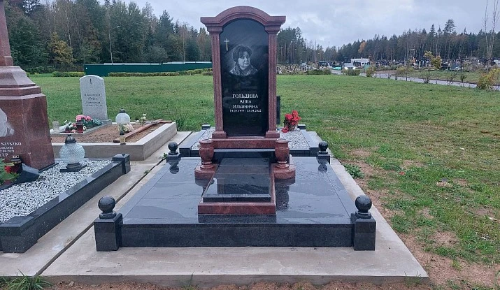 19.06.2024 года. Эксклюзивный памятник из черного и красного гранитов