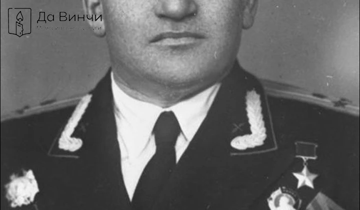 Памятник Кесарю Михайловичу Коровину, Герою Советского Союза, на Казанском кладбище (Пушкин)