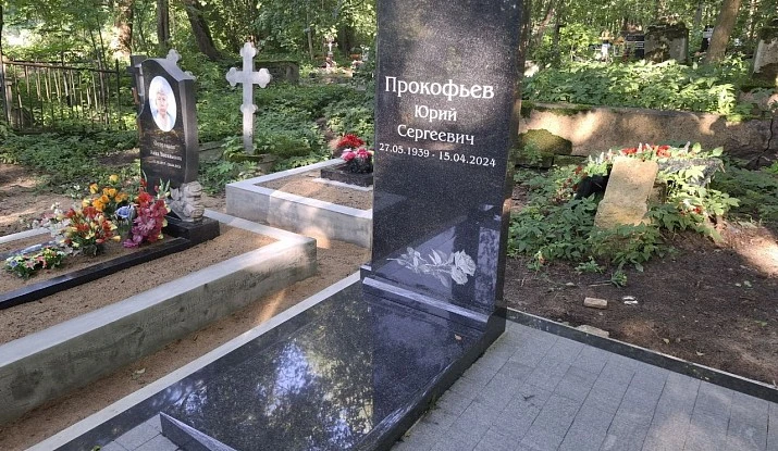 28.08.2025 года. Гранитный комплекс с памятником