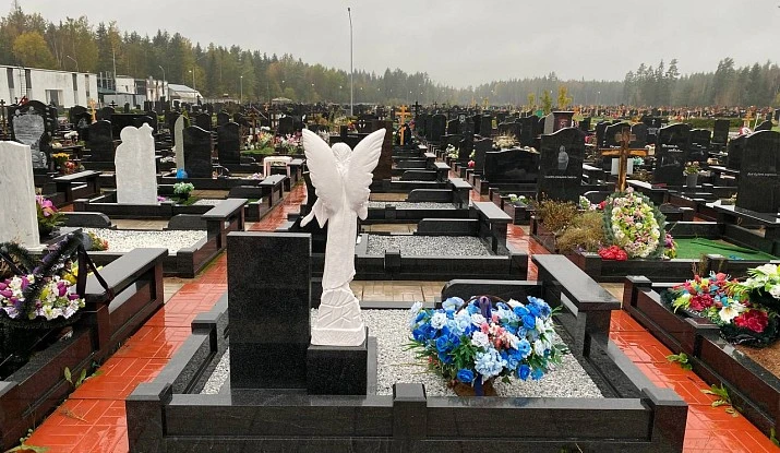 19.08.2025 года. Памятник-скульптура ангела