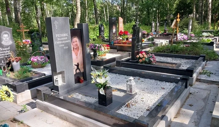 05.11.2024 года. Памятник со стеклом