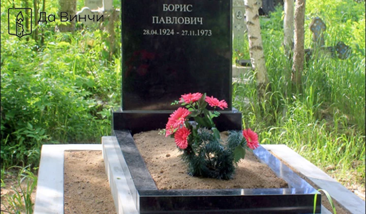 Памятник Борису Павловичу Расторопову, Герою Советского Союза, на Северном кладбище