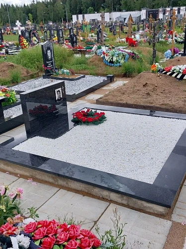 19.06.2024 года. Гранитный памятник и пояс из гранитный плит