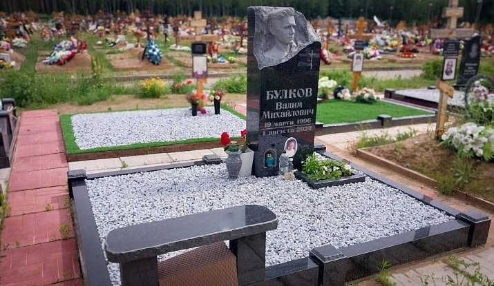 22.11.2024 года. Гранитная колонна с бюстом