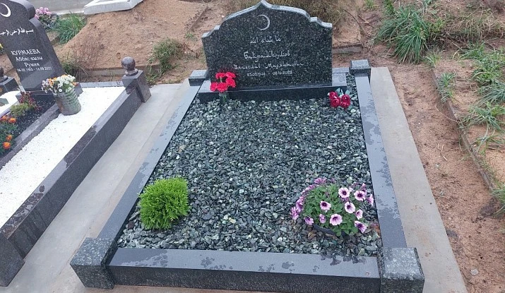20.06.2024 года. Мусульманский памятник из балтик грин
