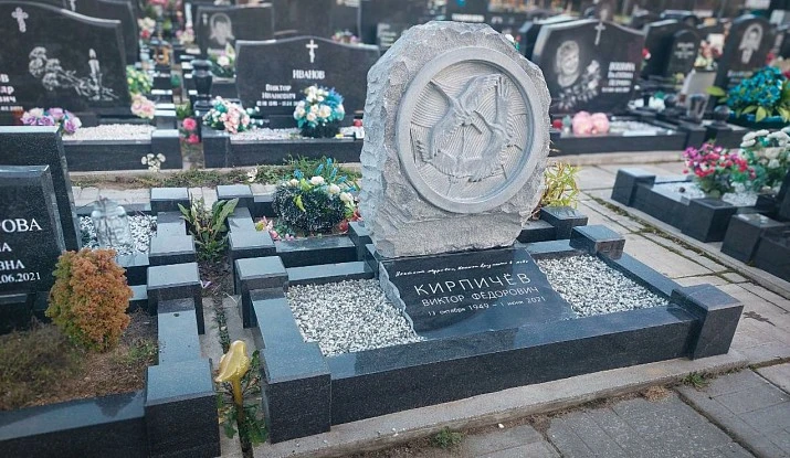 19.08.2025 года. Гранитный памятник "Журавли"
