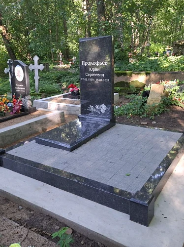 28.08.2025 года. Гранитный комплекс с памятником