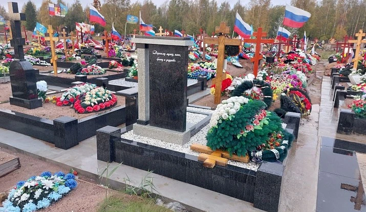 19.06.2024 года. Памятник из черного гранита и мансура
