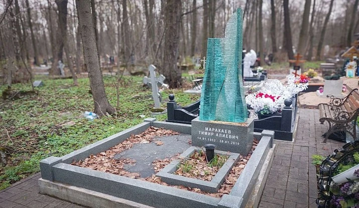 06.11.2024 года. Памятник с многослойным стеклом