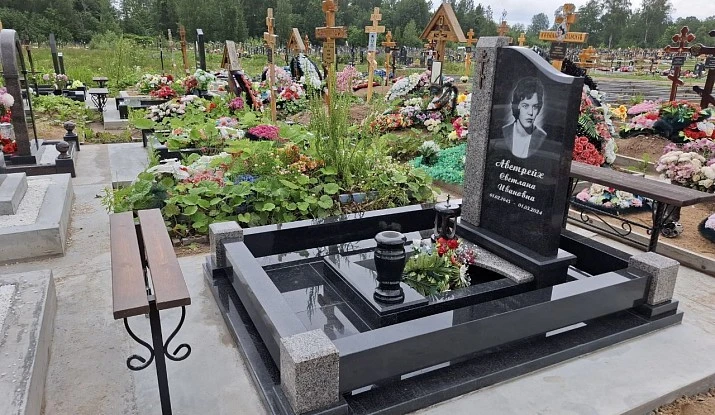 03.07.2025 года. Гранитный комплекс с комбинированным памятником
