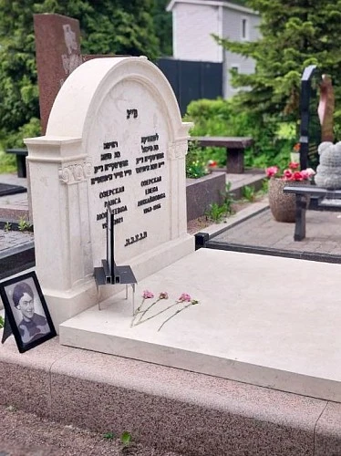 17.11.2024 года. Еврейский памятник из белого природного камня