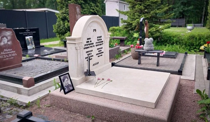 17.11.2024 года. Еврейский памятник из белого природного камня