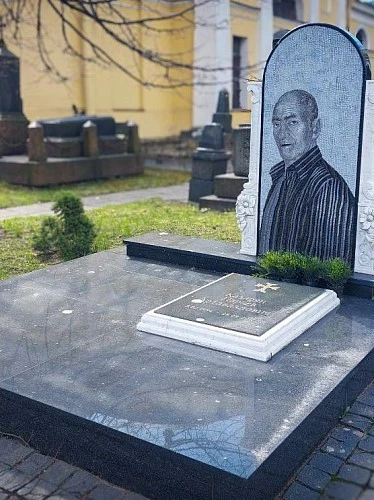 19.08.2025 года. Комплекс из черного гранита "Мозаика"