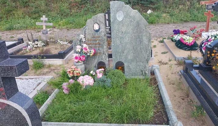 16.11.2024 года. Комбинированный памятник из зеленого гранита