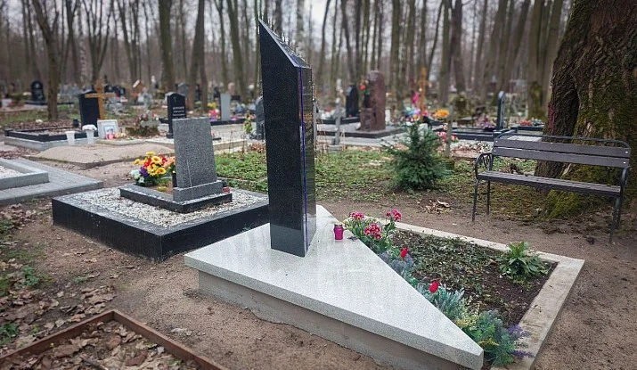 19.08.2025 года. Памятник "Черная колонна"