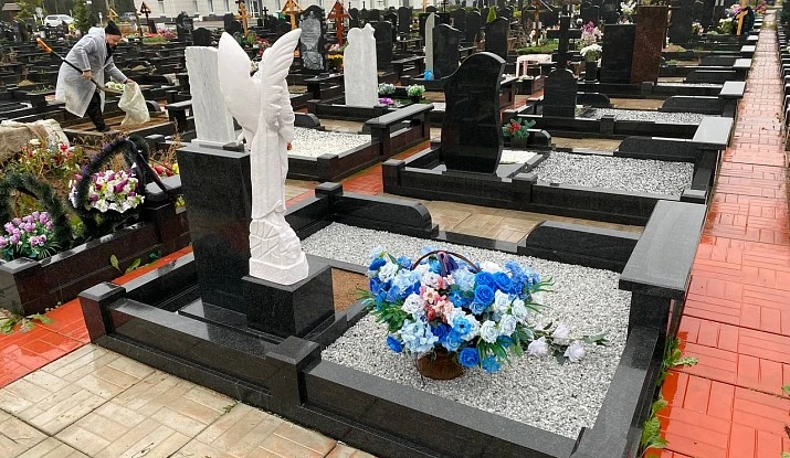 19.08.2025 года. Памятник-скульптура ангела