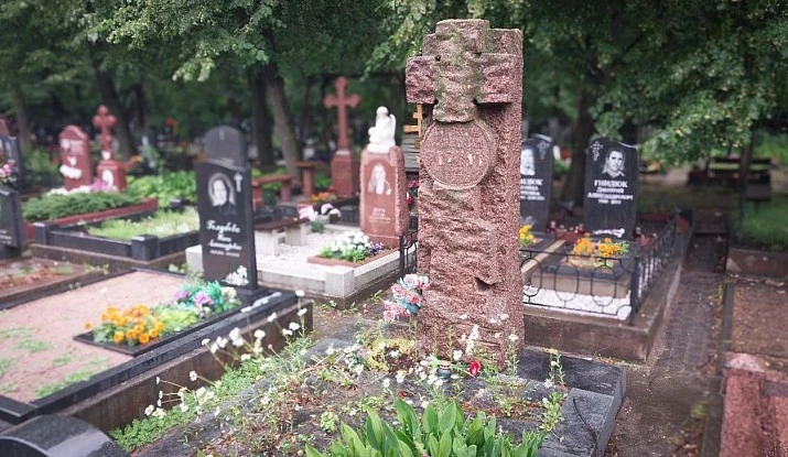 18.11.2024 года. Гранитная фигурная колонна