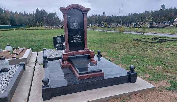 19.06.2024 года. Эксклюзивный памятник из черного и красного гранитов
