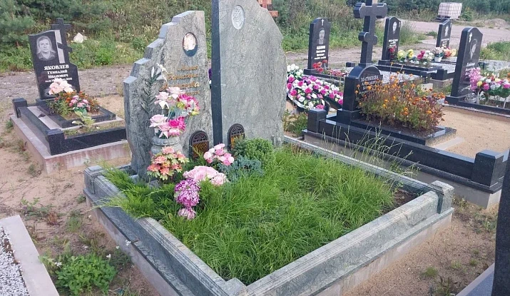 16.11.2024 года. Комбинированный памятник из зеленого гранита