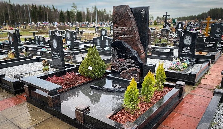 22.11.2025 года. Эксклюзивный памятник из нескольких гранитов