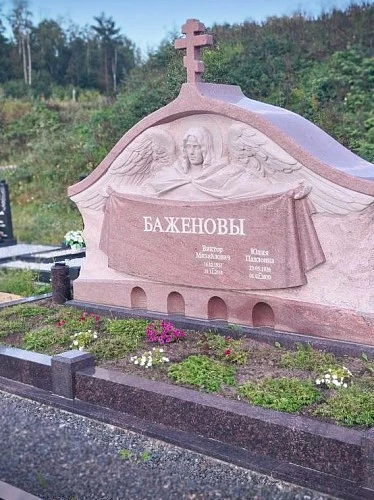 16.11.2024 года. Массивный памятник из гранита