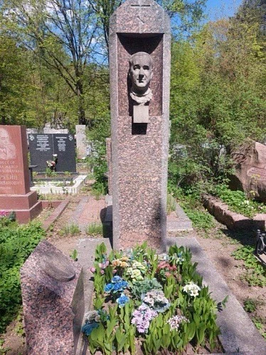 22.11.2024 года. Гранитная Колонна с бюстом