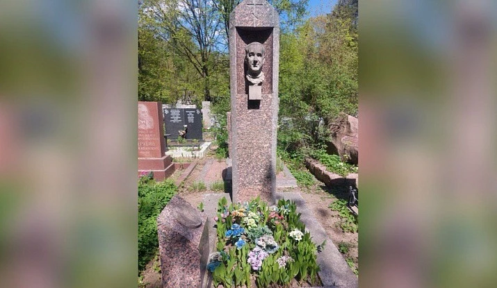22.11.2024 года. Гранитная Колонна с бюстом