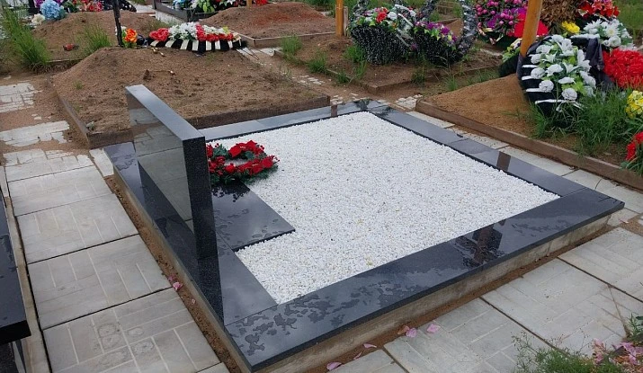 19.06.2024 года. Гранитный памятник и пояс из гранитный плит